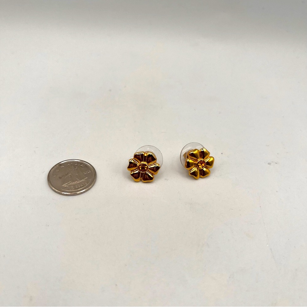 **NEW** GOLD PLATED FLOWER EARRINGS WITH CENTRE GOLD STONE